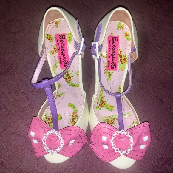 RARE Betseyville Heels 💜🎀🤍 - Picture 12 of 12
